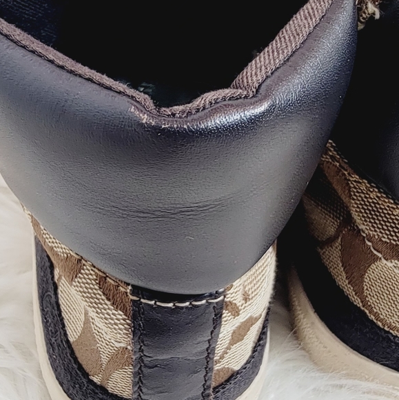 Coach - Picture 5 of 8